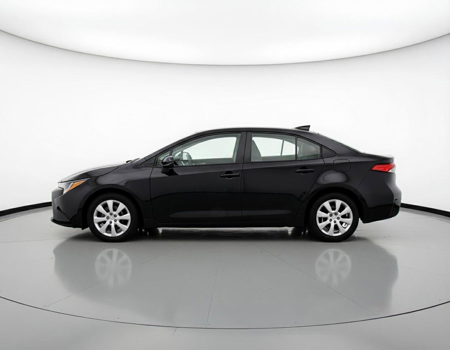 Used 2025 Toyota Corolla LE image 5
