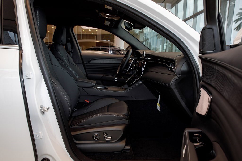 New 2025 Maserati Grecale GT image 33