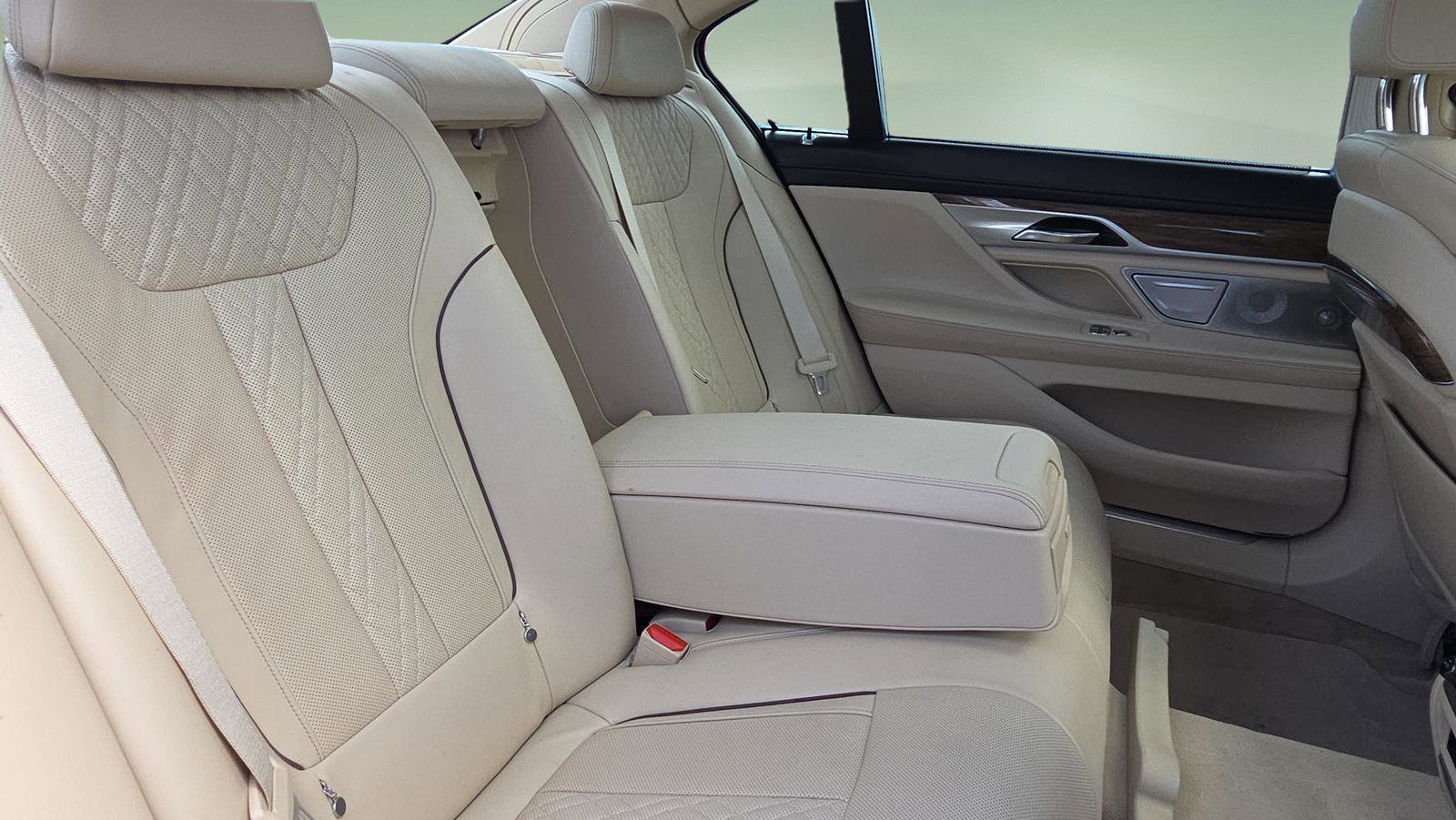 Used 2017 BMW 750i image 18