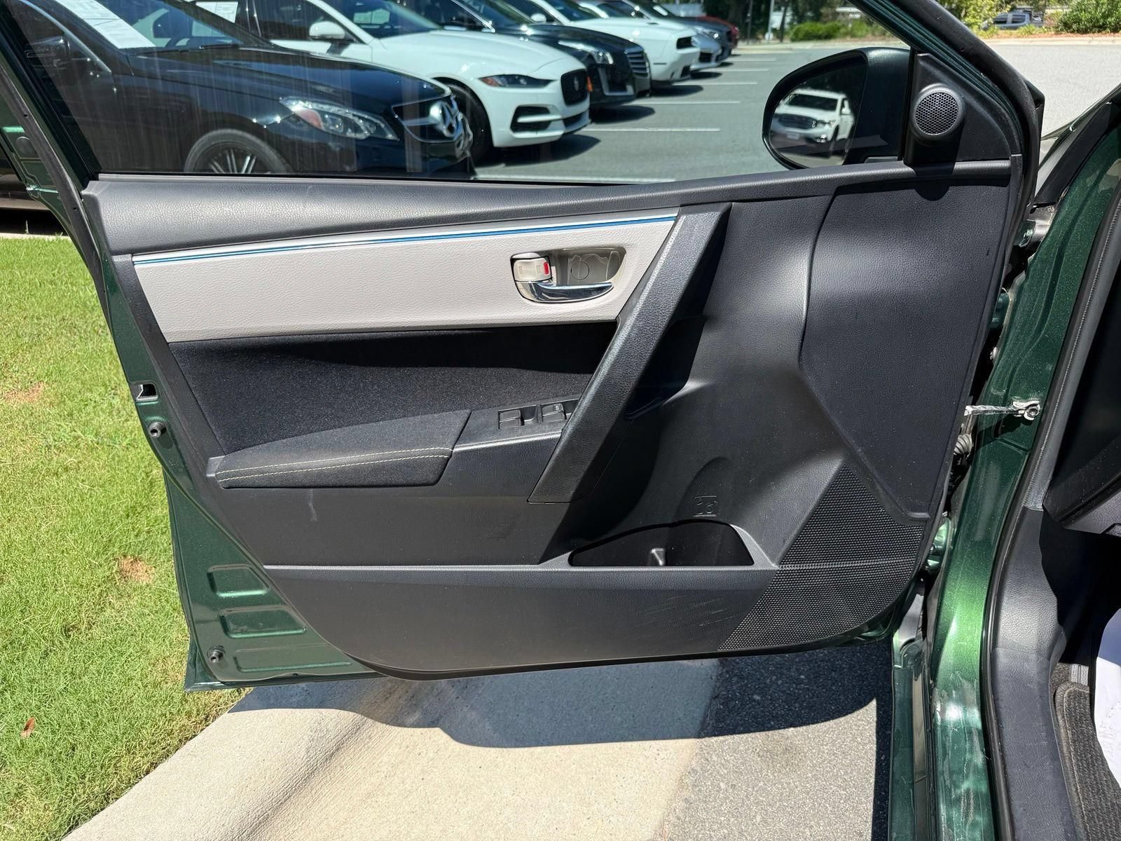 Used 2014 Toyota Corolla LE FWD image 9