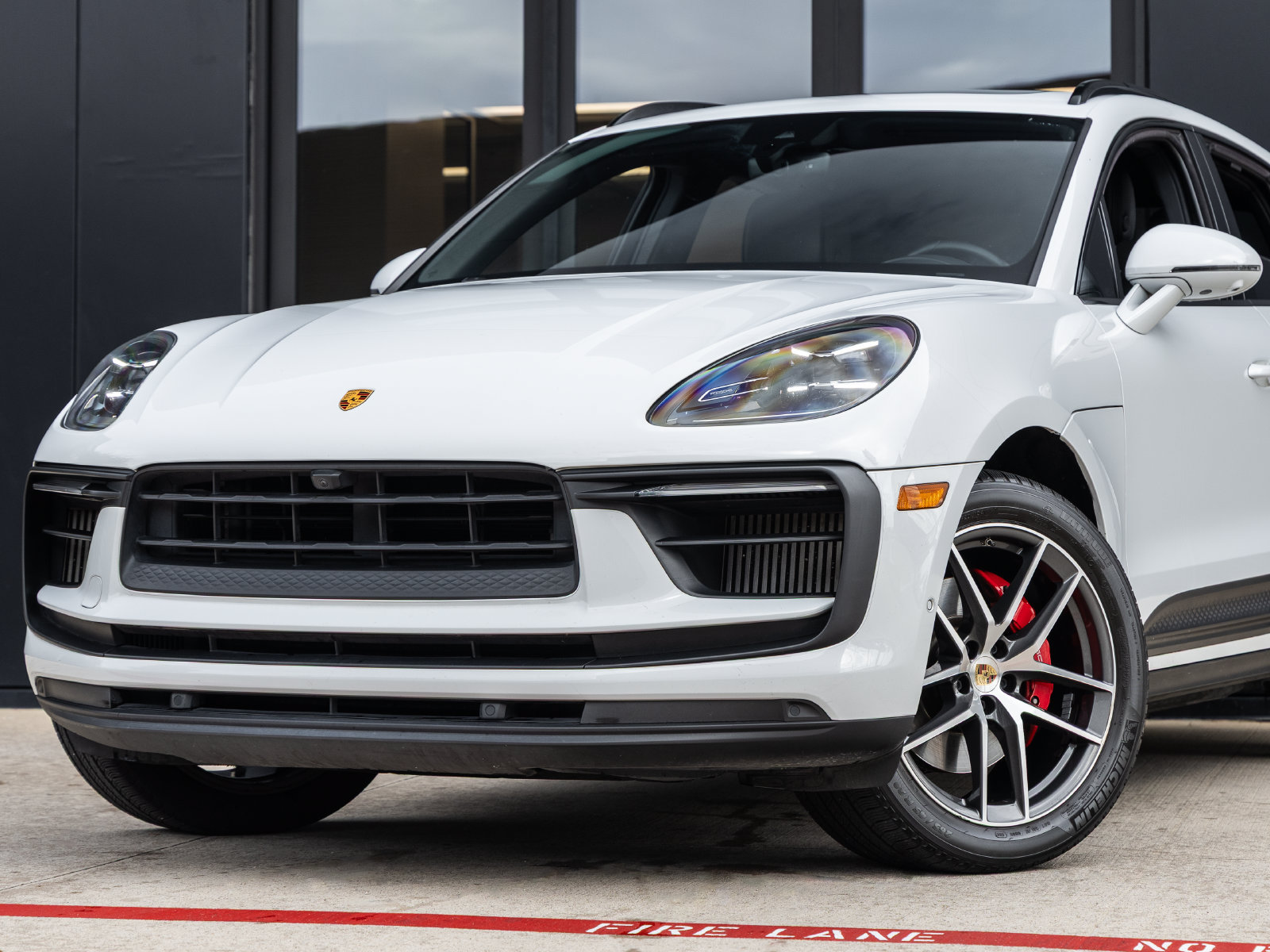 Certified 2022 Porsche Macan S AWD/4WD image 7