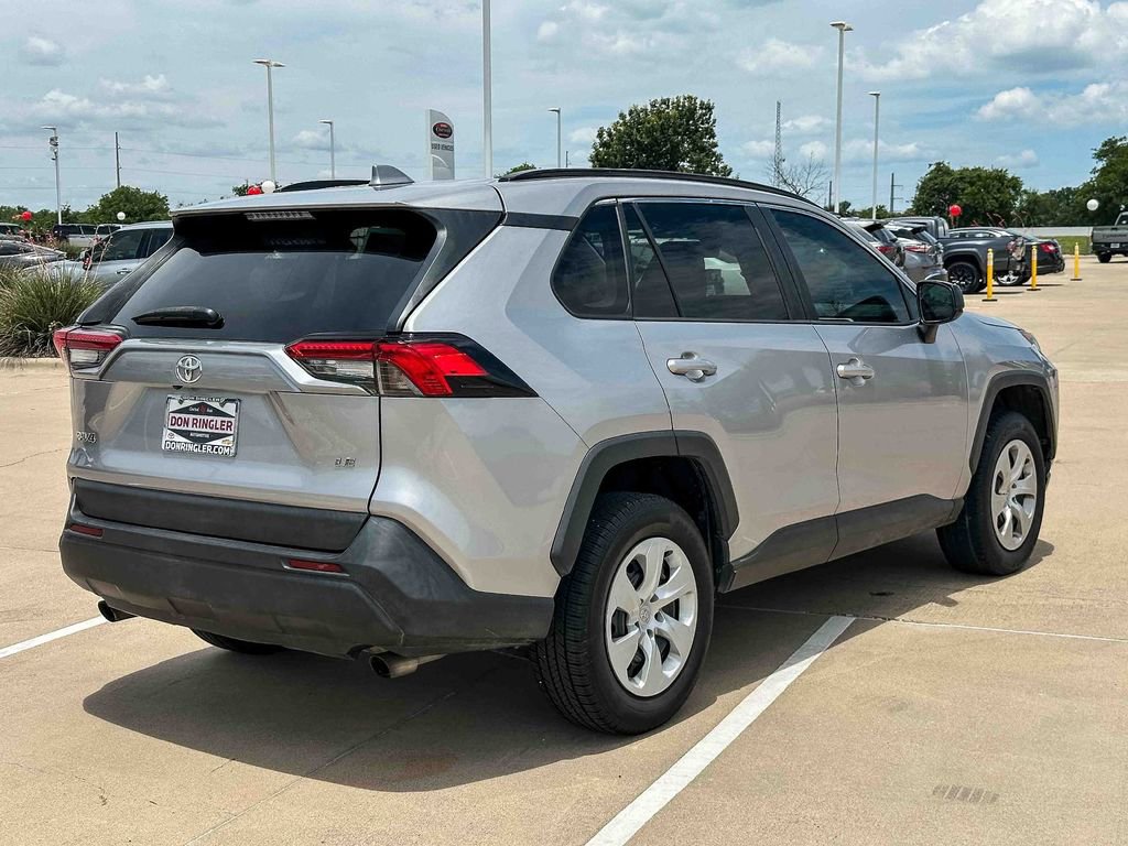 Used 2020 Toyota RAV4 LE FWD image 3