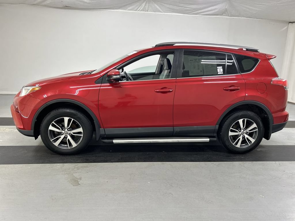 Used 2017 Toyota RAV4 XLE AWD/4WD image 6