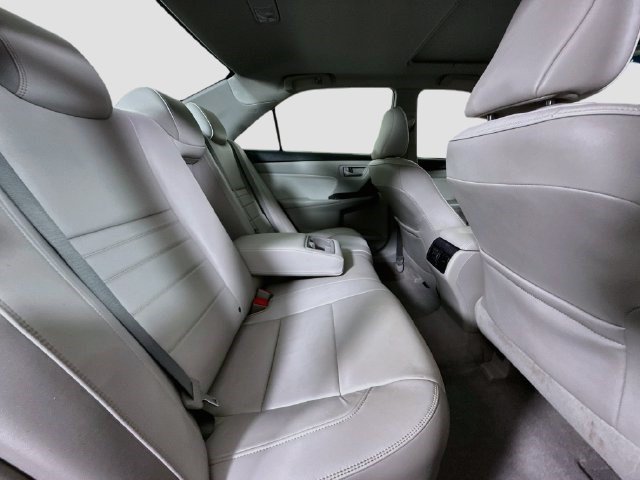 Used 2017 Toyota Camry XLE w/ Moonroof Package FWD image 26