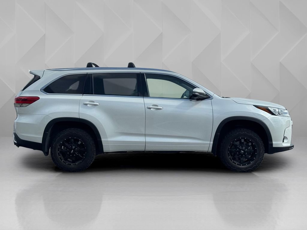 Used 2019 Toyota Highlander Limited Platinum image 4
