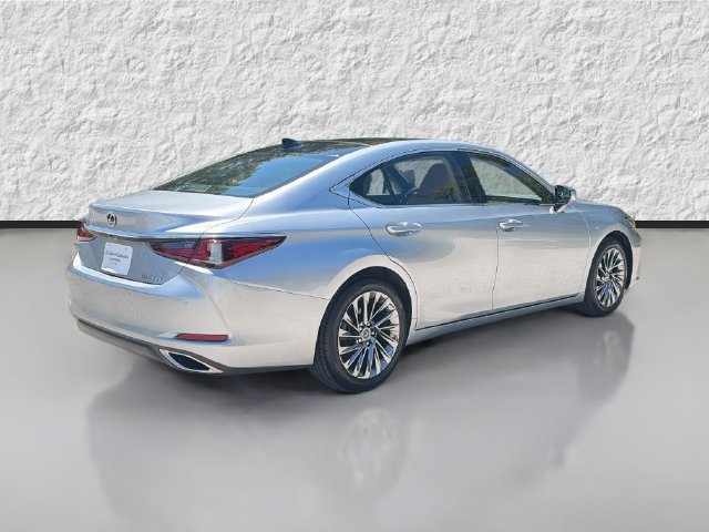 Used 2024 Lexus ES 350 w/ Technology Package FWD image 3