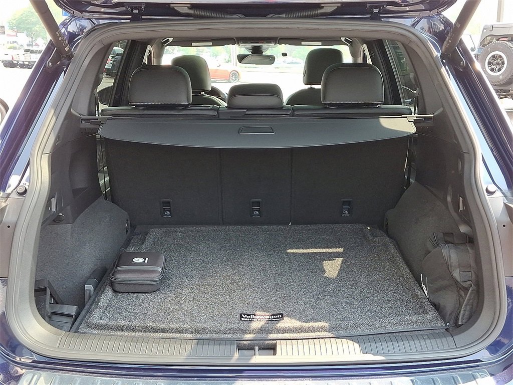 Used 2022 Volkswagen Tiguan SEL R-Line image 30