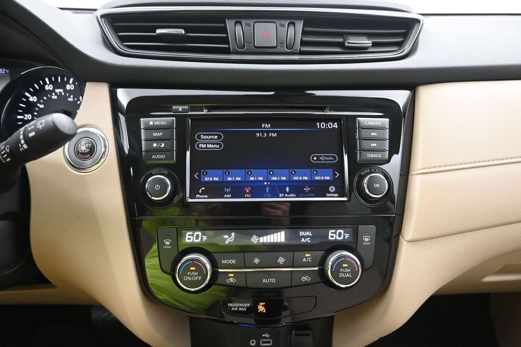 Used 2019 Nissan Rogue SV w/ Premium Package FWD image 16