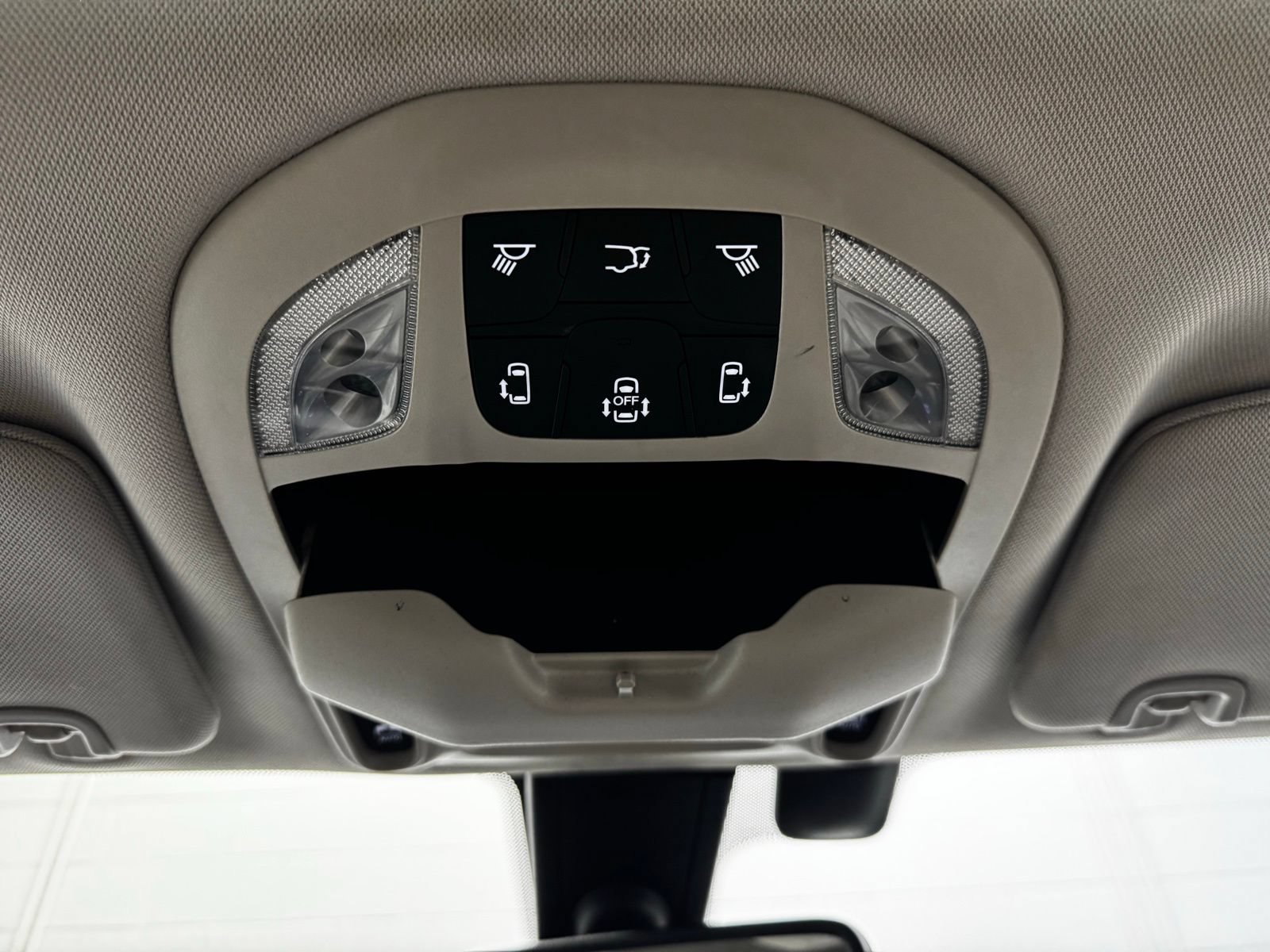 Used 2020 Chrysler Pacifica Limited FWD image 25