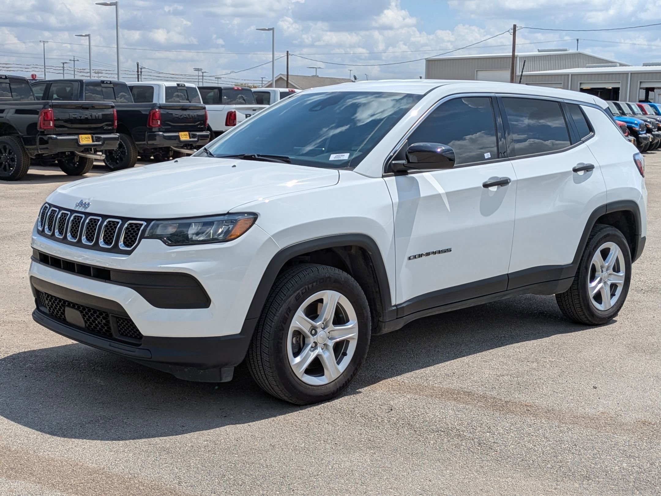 Used 2023 Jeep Compass Sport image 7