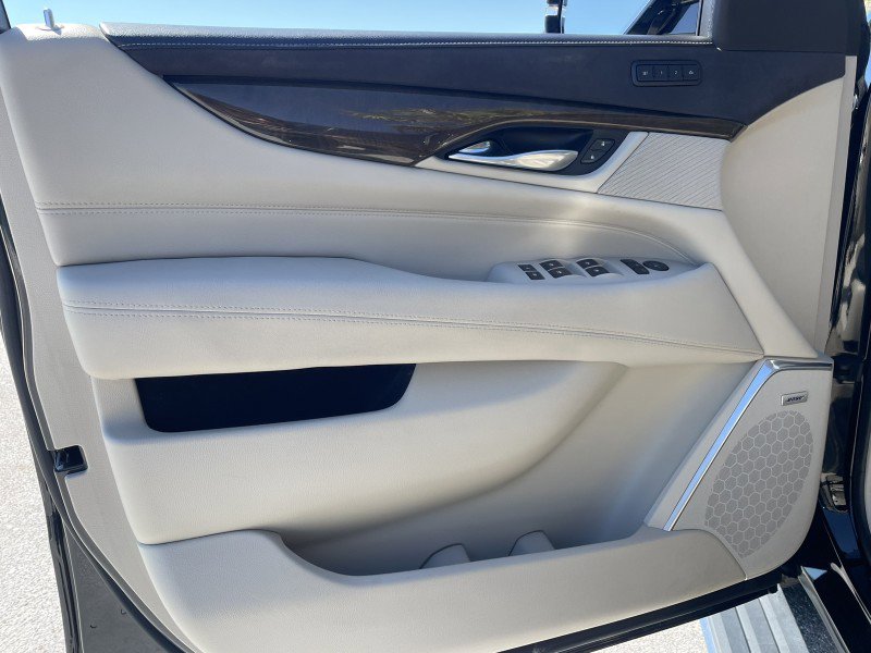 Used 2020 Cadillac Escalade Premium Luxury image 23