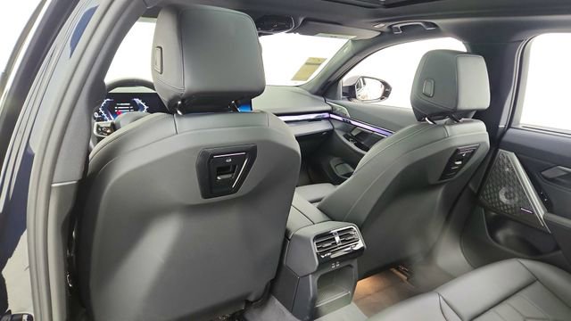 Used 2026 BMW 550e xDrive image 32