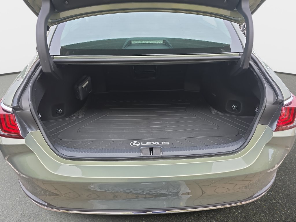 Used 2025 Lexus ES 300h w/ Premium Package FWD image 13