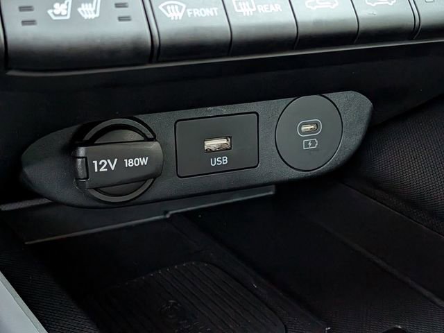 Used 2025 Hyundai Elantra Limited image 22