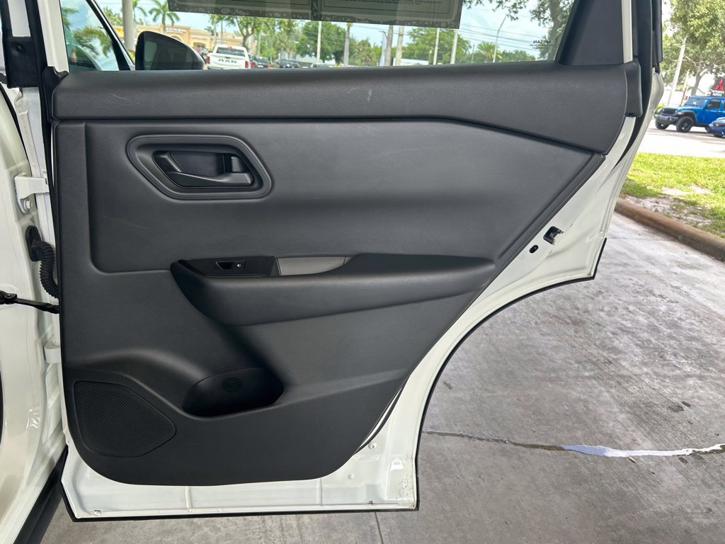 Used 2024 Nissan Rogue S FWD image 27