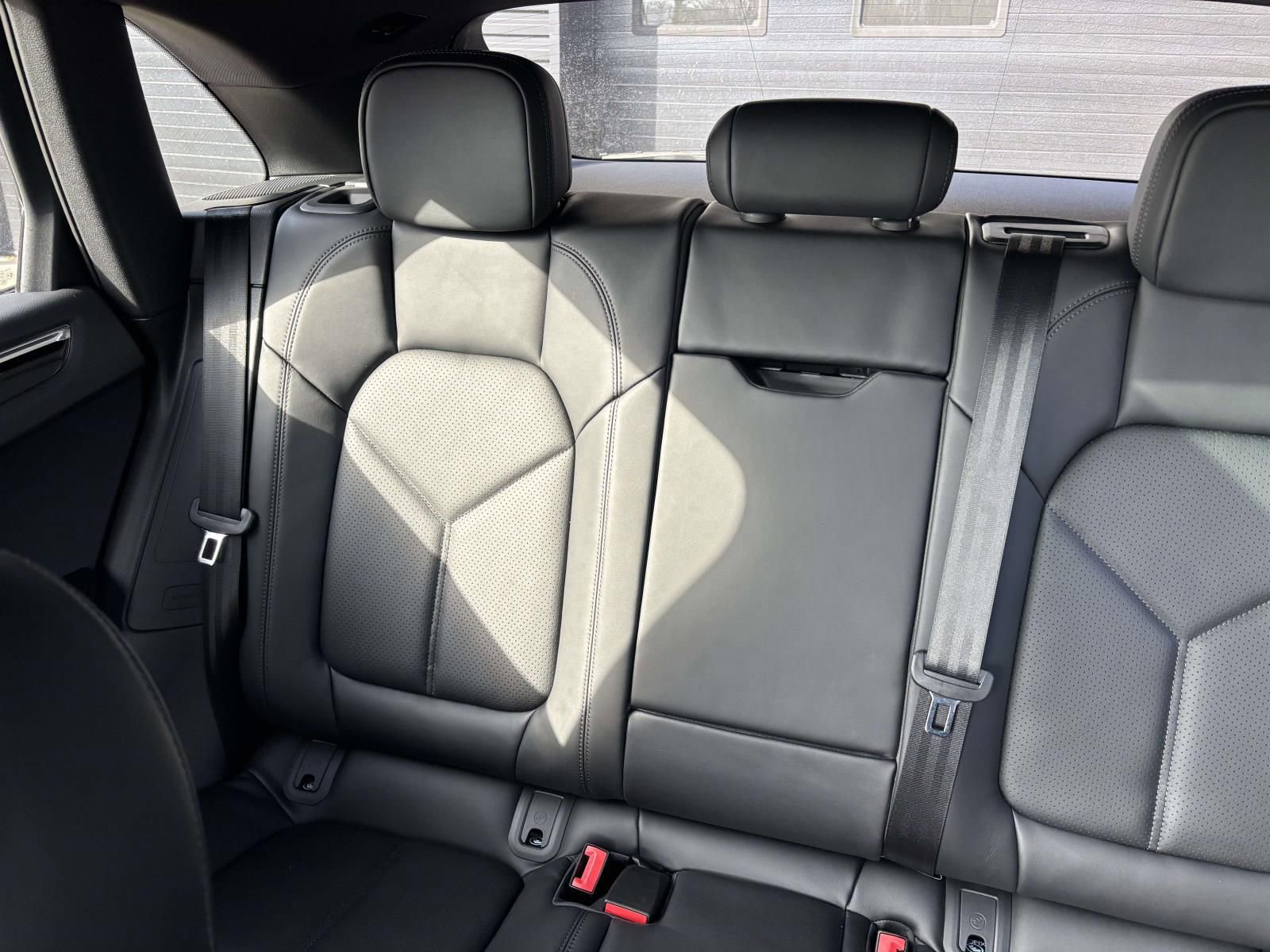 New 2026 Porsche Macan image 38