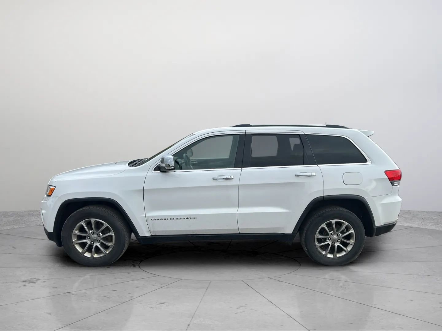 Used 2015 Jeep Grand Cherokee Limited w/ Luxury Group II image 16