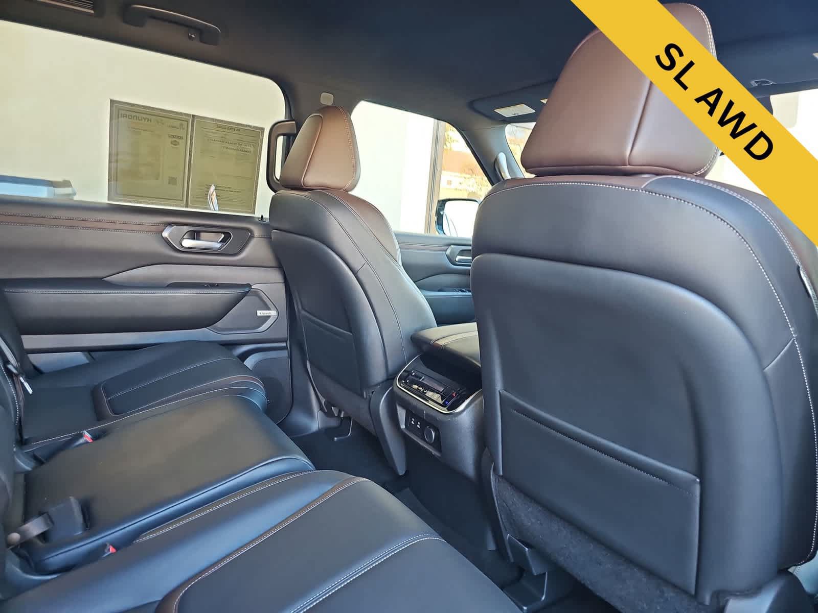 Used 2025 Nissan Armada SL AWD/4WD image 16