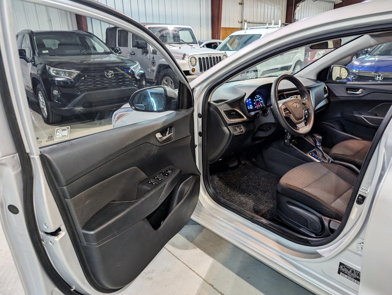 Used 2020 Hyundai Accent SE image 14