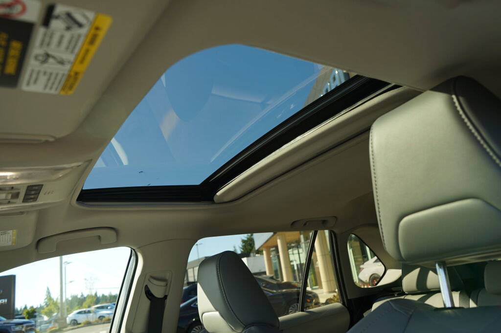 Used 2022 Toyota RAV4 XLE Premium image 25