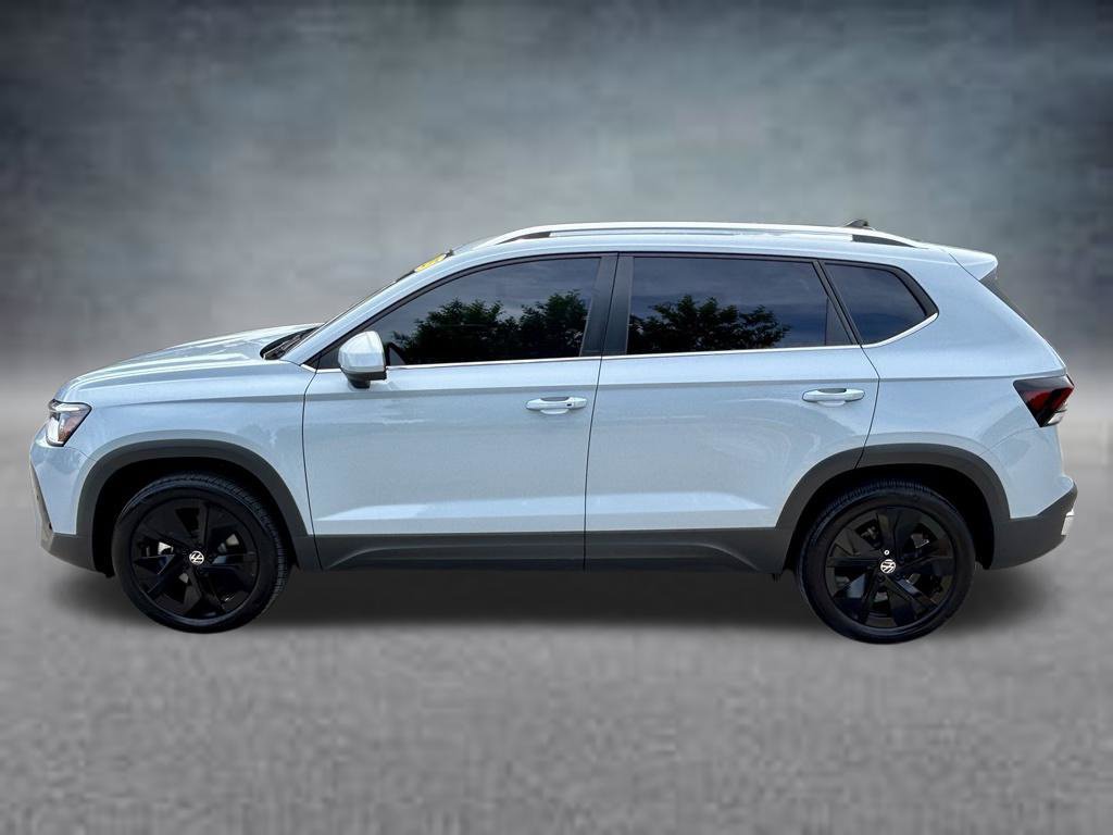 Certified 2025 Volkswagen Taos SE w/ Panoramic Sunroof Package FWD image 8
