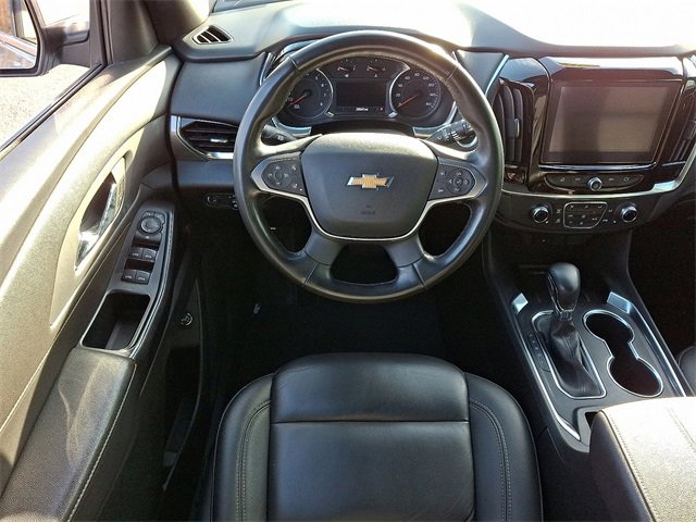 Used 2023 Chevrolet Traverse LT image 2
