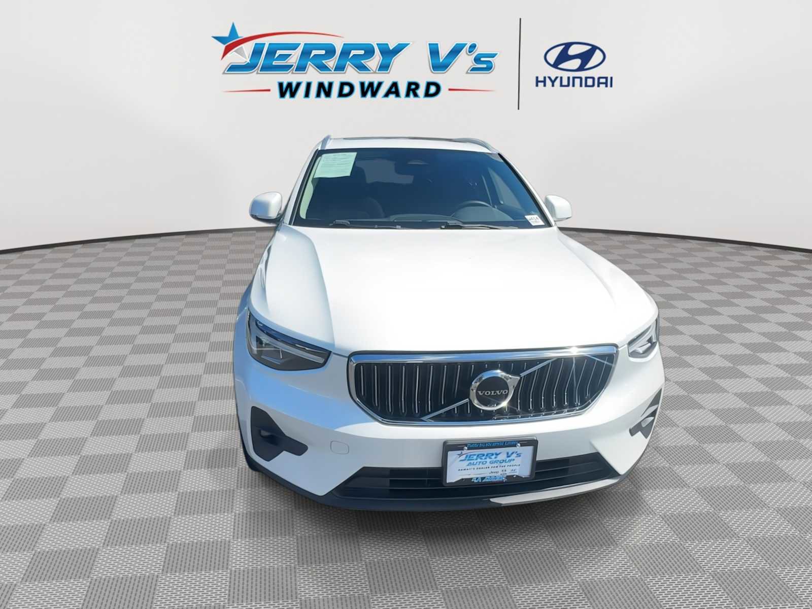 Used 2023 Volvo XC40 B4 Plus w/ Driver Assist Package image 2