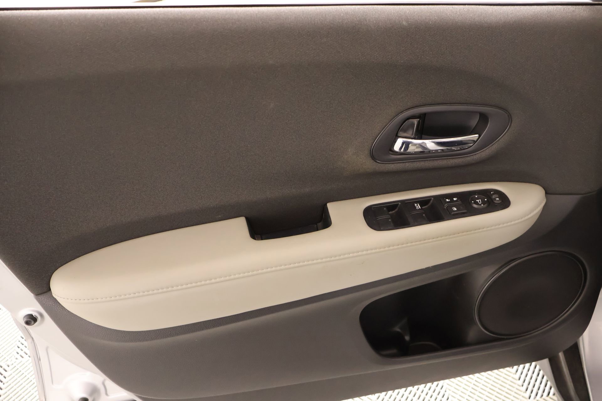 Used 2022 Honda HR-V LX image 14