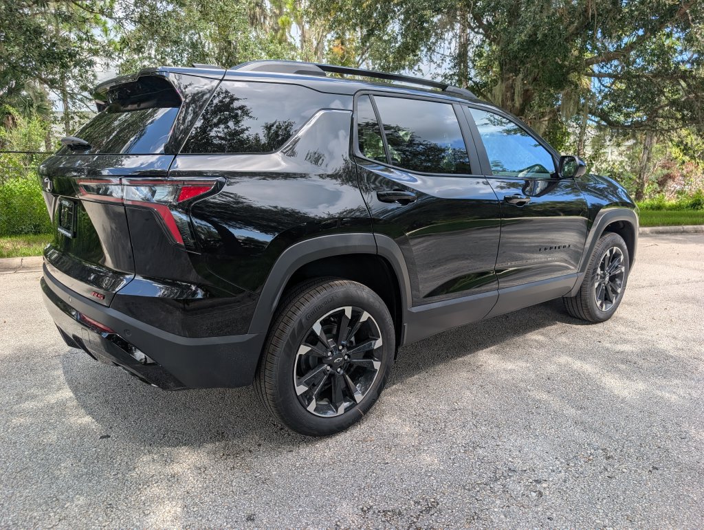 New 2027 Chevrolet Equinox RS w/ Safety and Technology Package FWD image 9