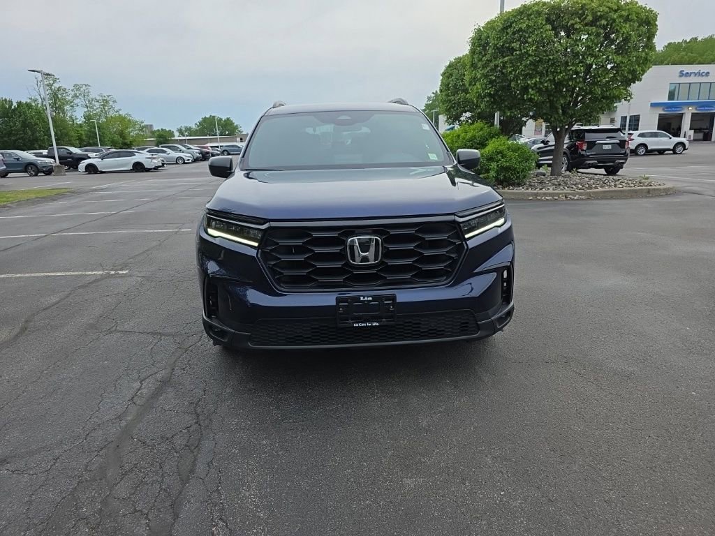 Used 2023 Honda Pilot Sport image 2