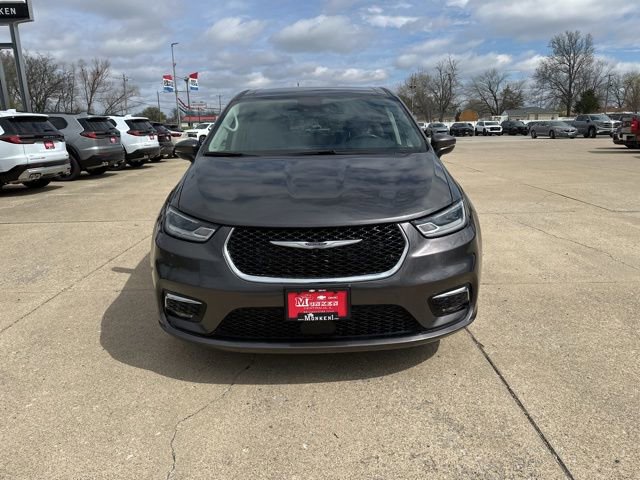 Used 2023 Chrysler Pacifica Touring-L FWD image 8