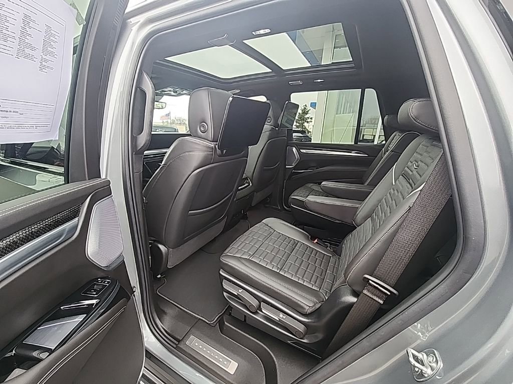 Used 2025 Cadillac Escalade V image 10