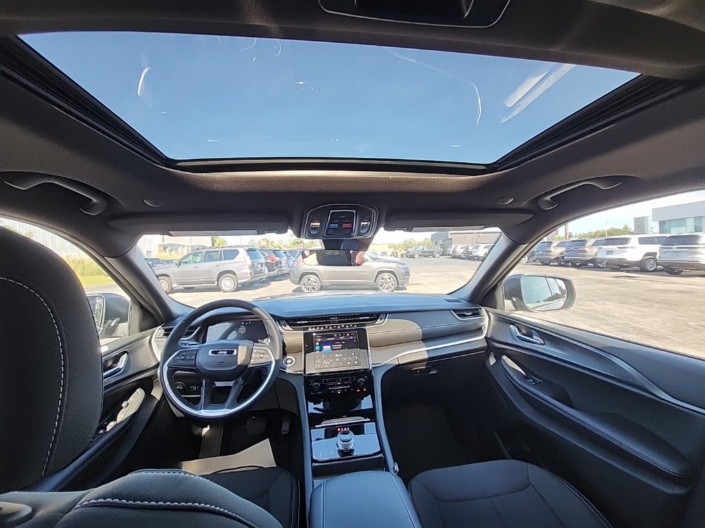 New 2026 Jeep Grand Cherokee Laredo X RWD image 4