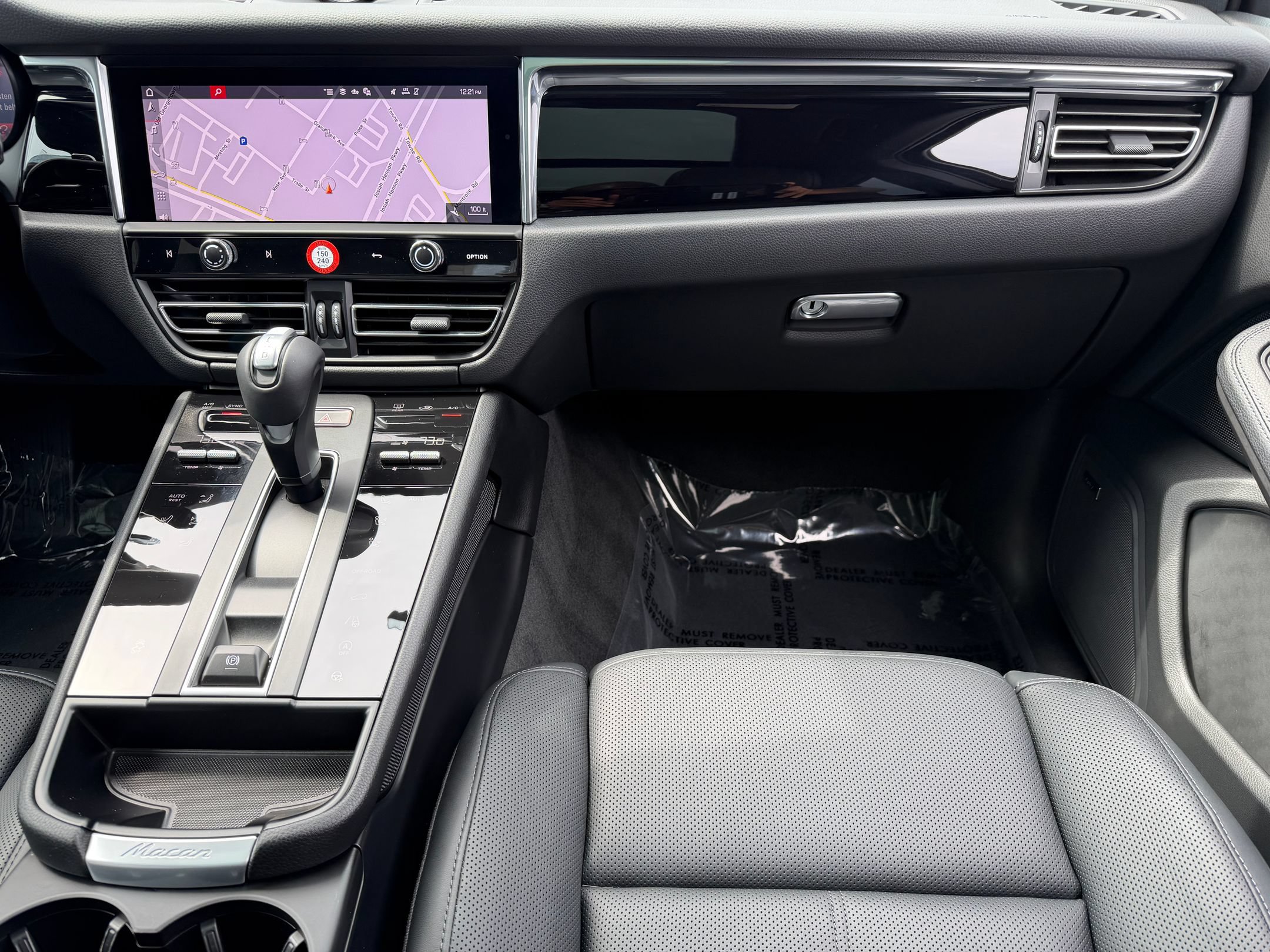 Certified 2026 Porsche Macan AWD/4WD image 31