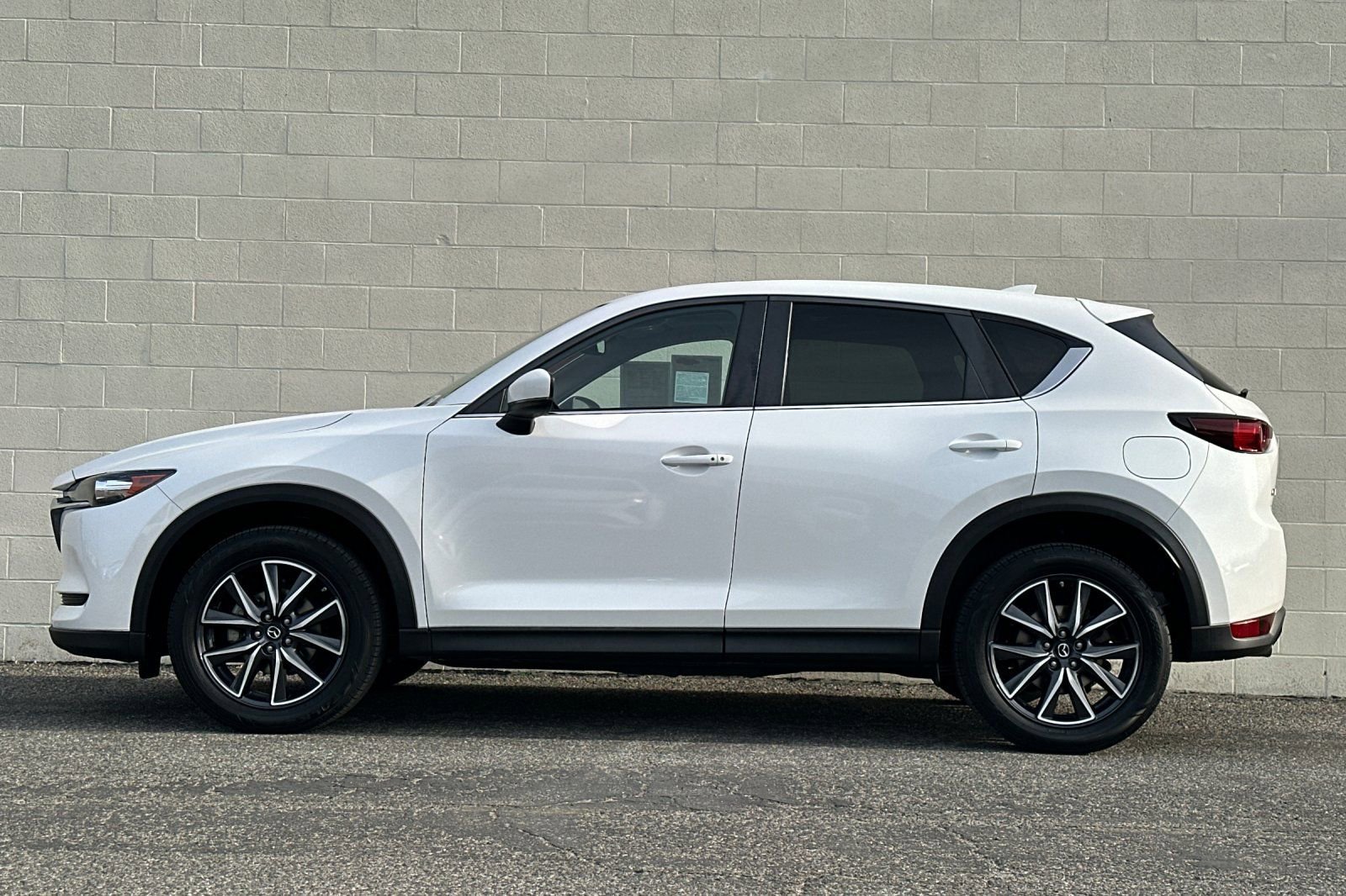 Used 2018 MAZDA CX-5 Touring w/ Preferred Equipment Package FWD image 7