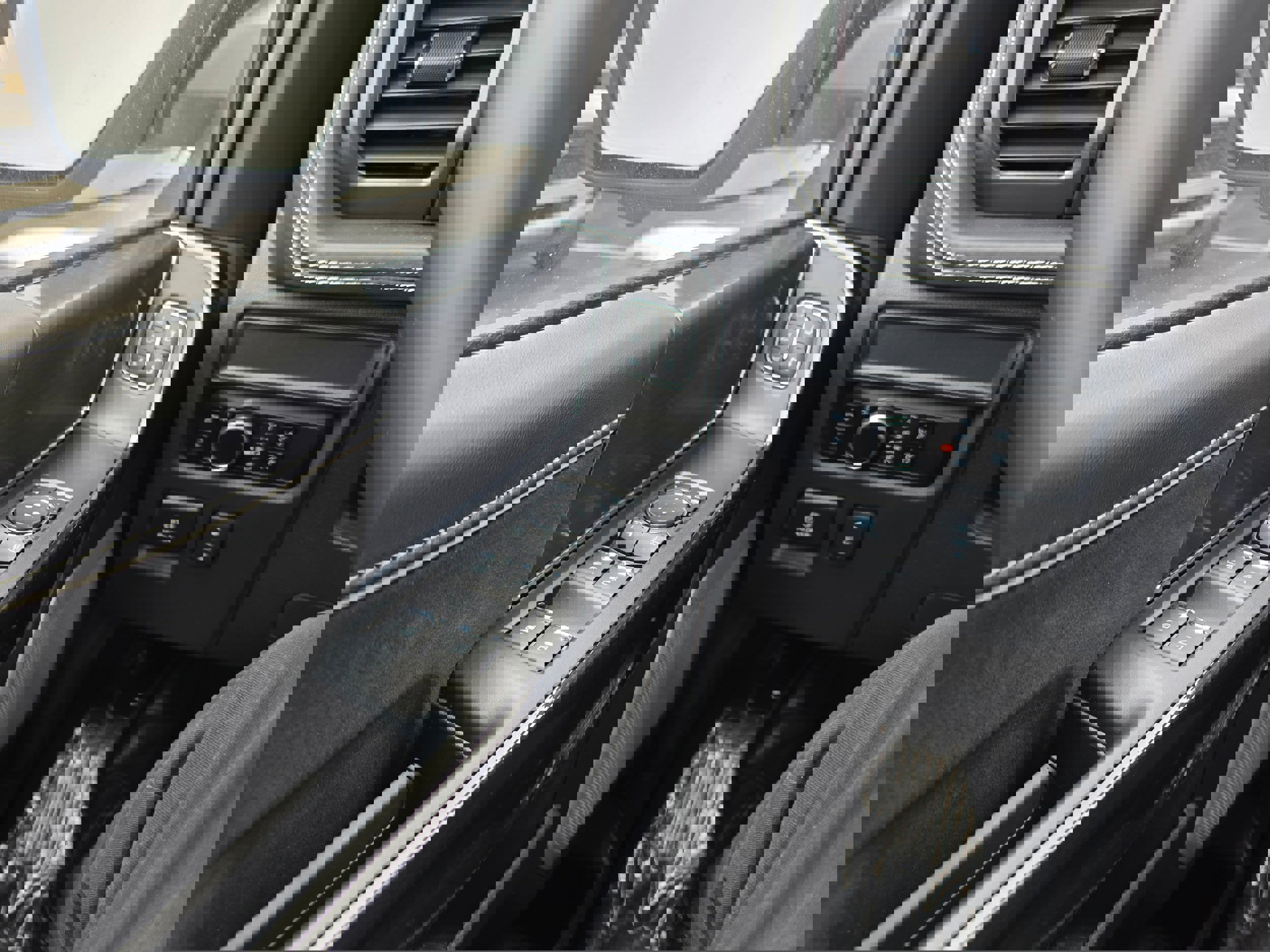 New 2025 Ford F150 Lightning Platinum image 19