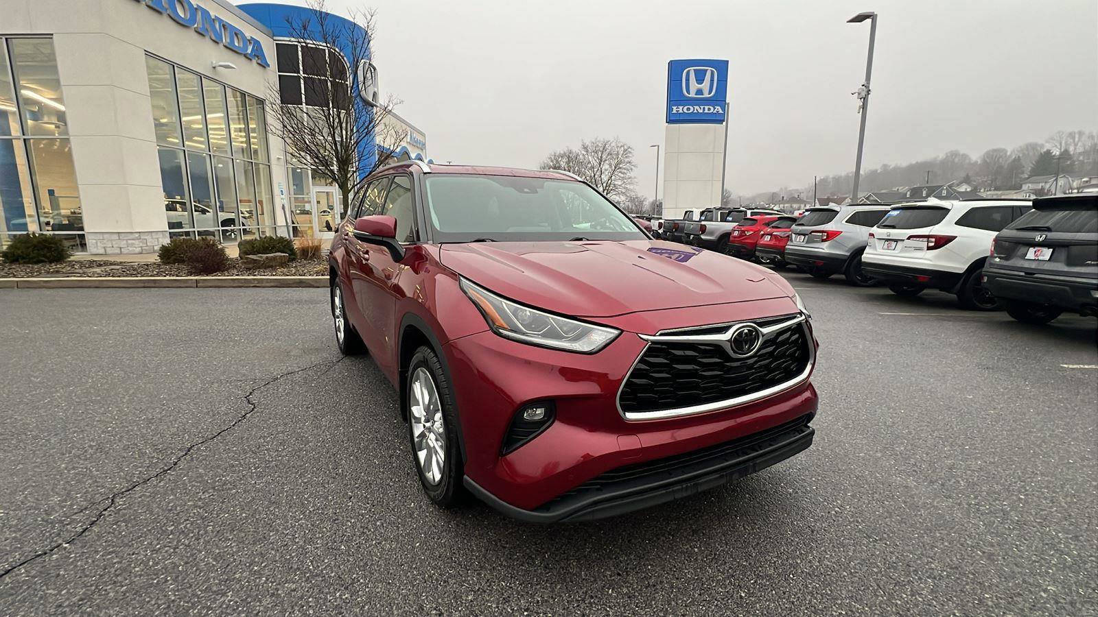 Used 2020 Toyota Highlander Limited image 2