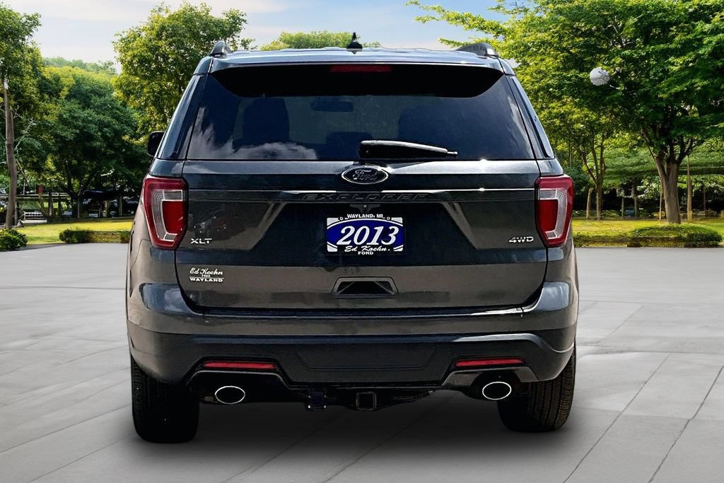 Used 2018 Ford Explorer XLT w/ XLT Appearance Package AWD/4WD image 4