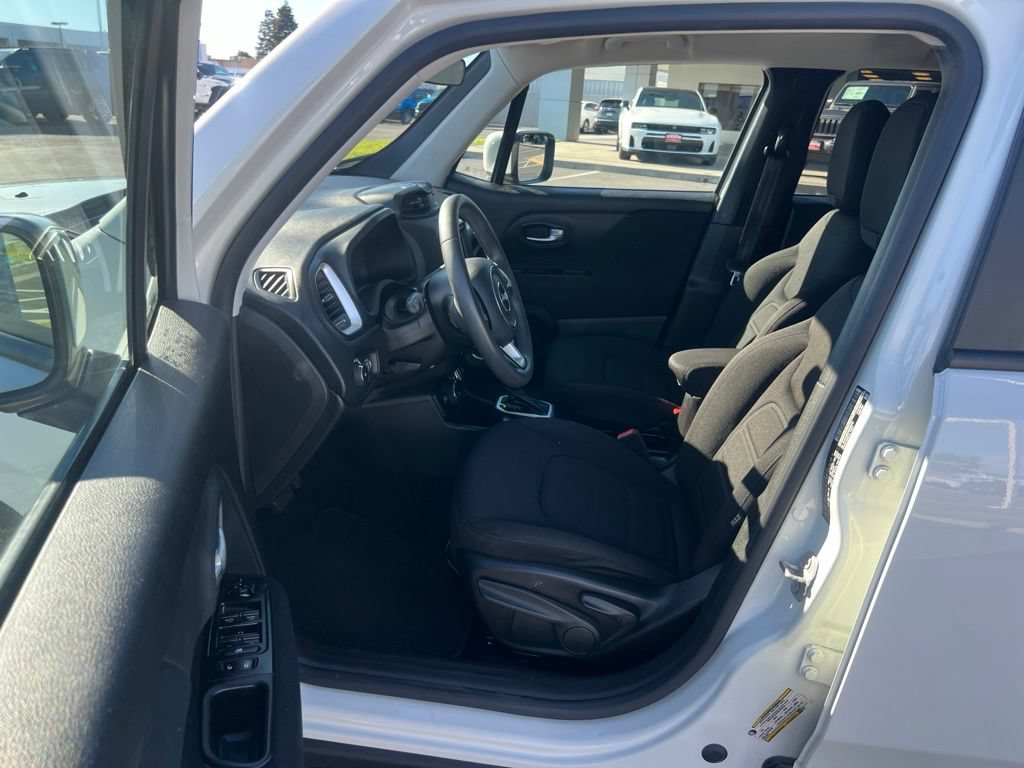 Used 2021 Jeep Renegade Latitude AWD/4WD image 21