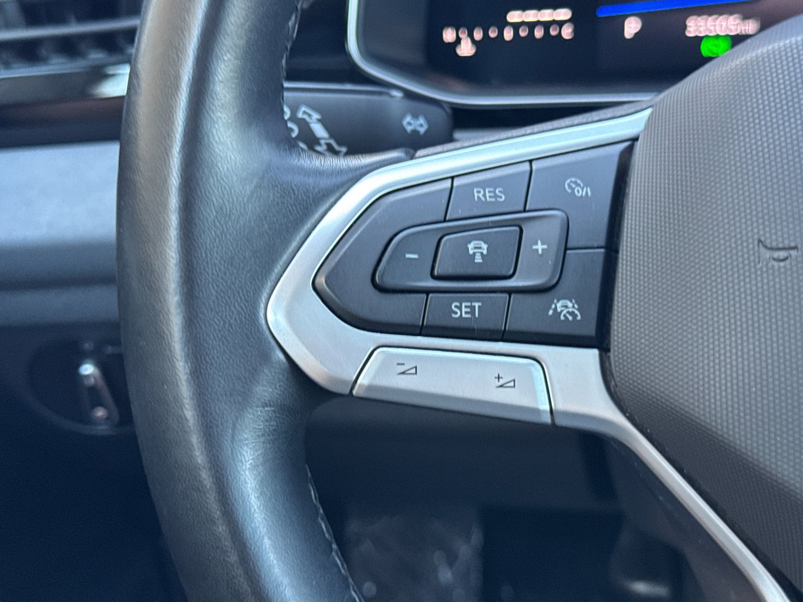 Used 2025 Volkswagen Jetta SE FWD image 27