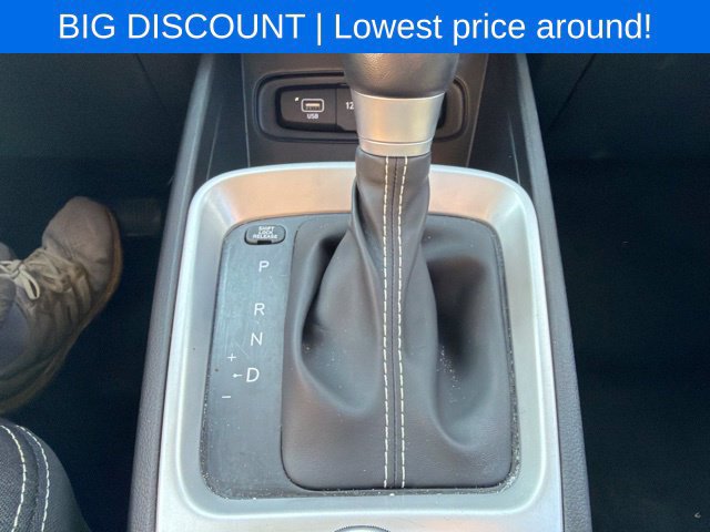 Used 2025 Hyundai Venue SEL FWD image 35