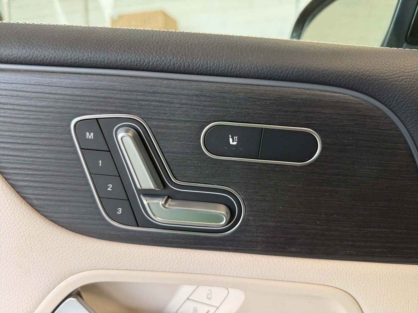 Used 2026 Mercedes-Benz GLB 250 4MATIC image 14