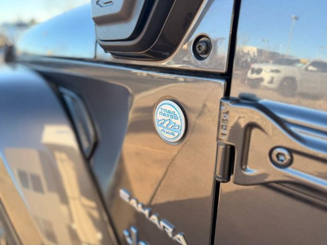 Used 2022 Jeep Wrangler Unlimited Sahara w/ Cold Weather Group AWD/4WD image 14