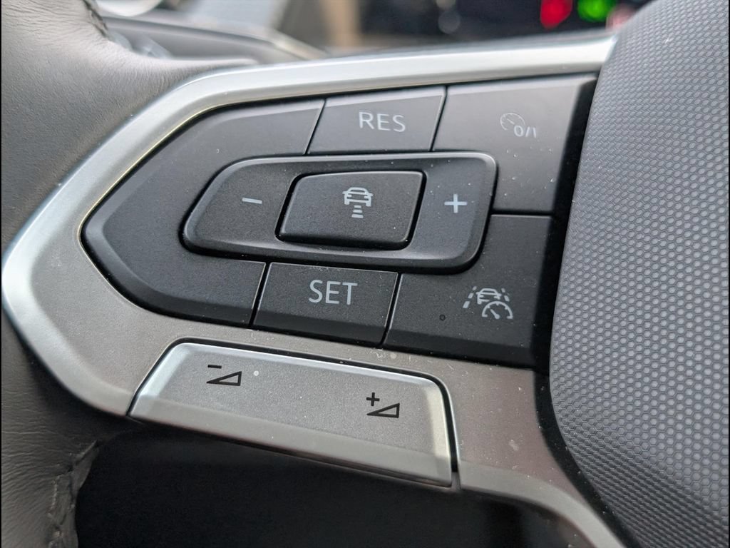 Used 2026 Volkswagen Atlas Cross Sport SEL Premium R-Line AWD/4WD image 18