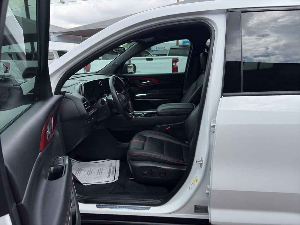 Used 2024 Chevrolet Traverse RS FWD image 12