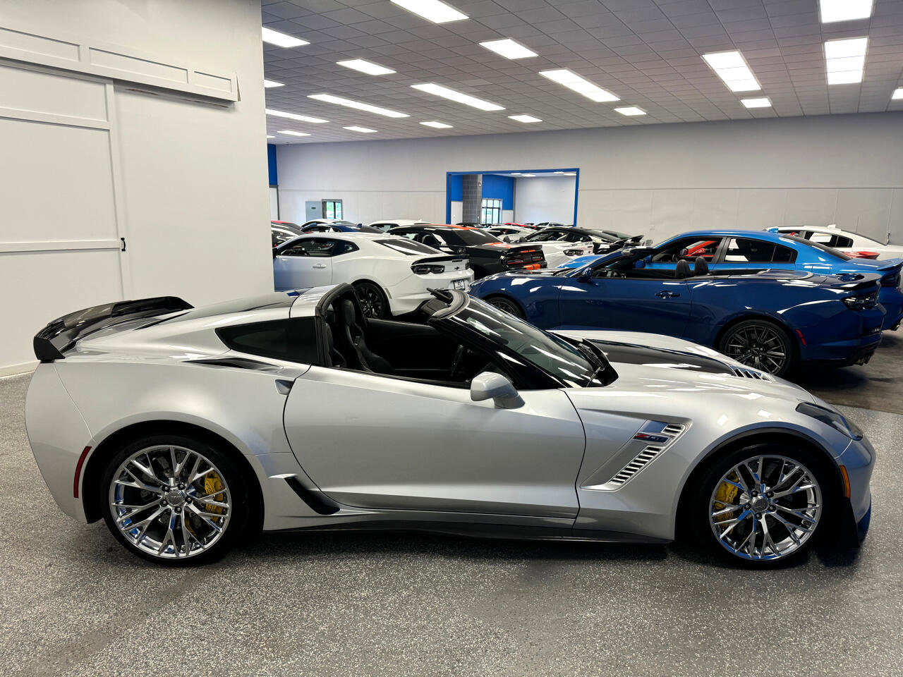 Used 2016 Chevrolet Corvette Z06 w/ 3LZ Preferred Equipment Group image 5
