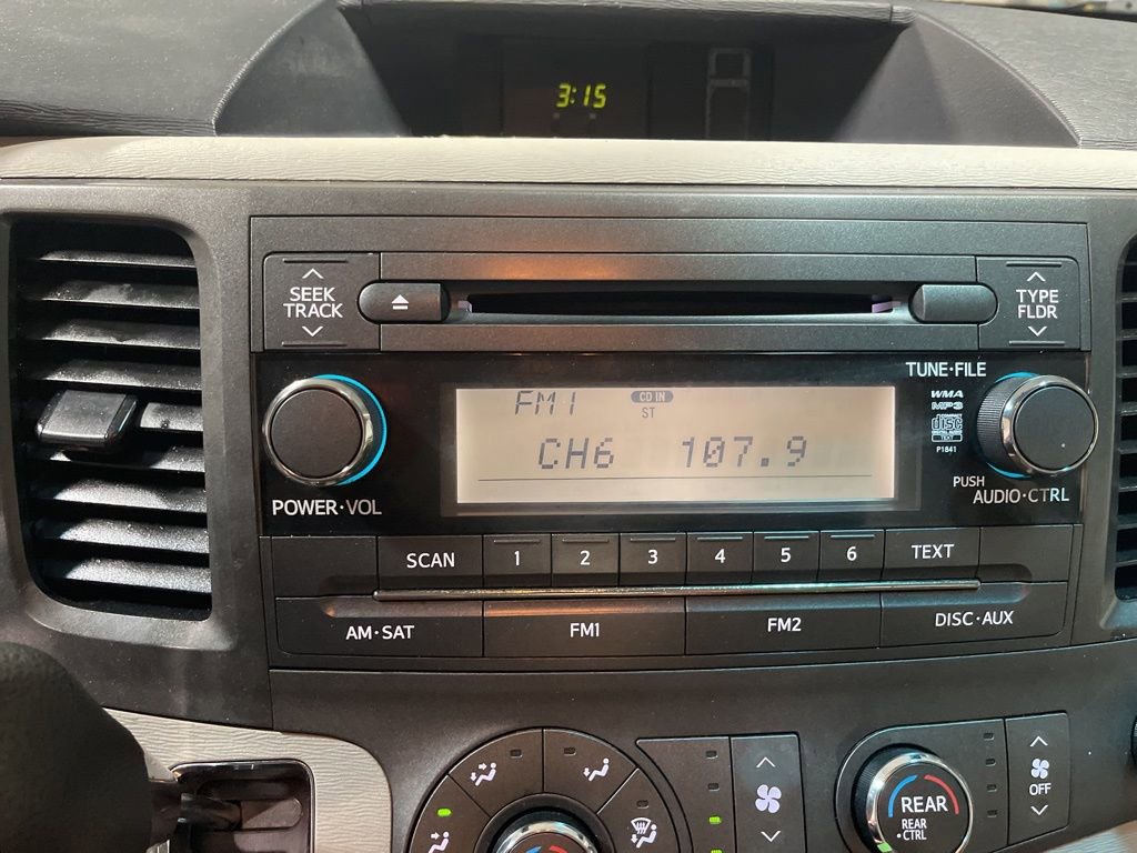 Used 2013 Toyota Sienna L FWD image 23