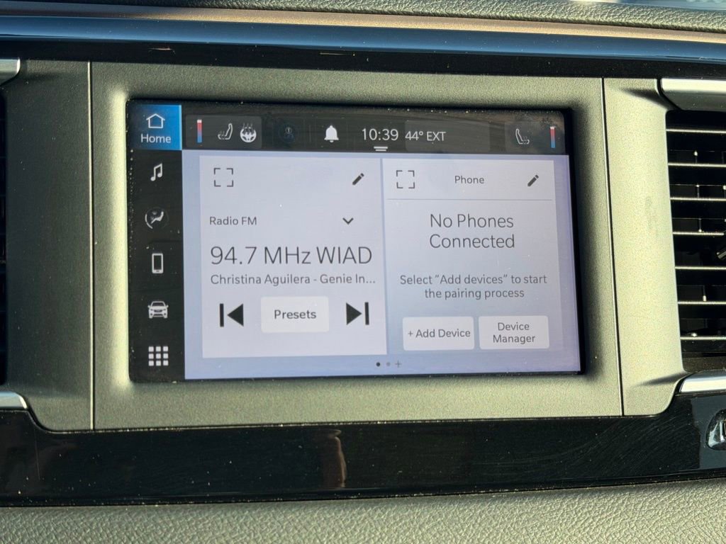 Used 2022 Chrysler Voyager LX image 26