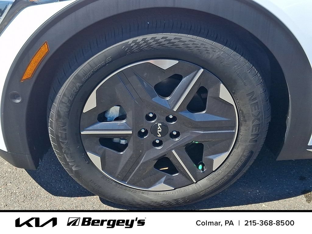 Certified 2025 Kia EV6 Light w/ Light LR Technology Package AWD/4WD image 10