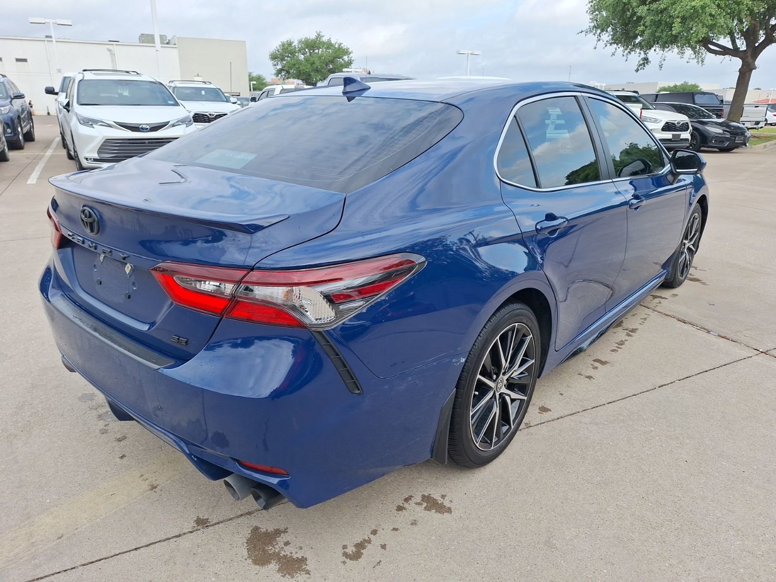 Used 2023 Toyota Camry SE FWD image 6